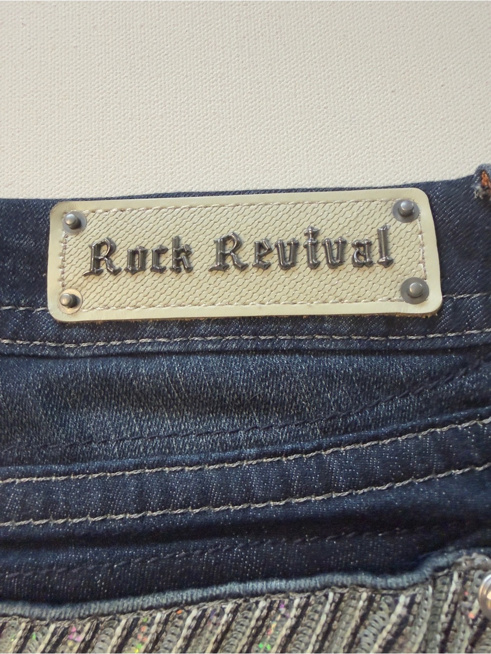 NWT Women's Rock Revival Women's Dark Embellished Pocket Jeans Size 29/32" - Picture 9 of 9